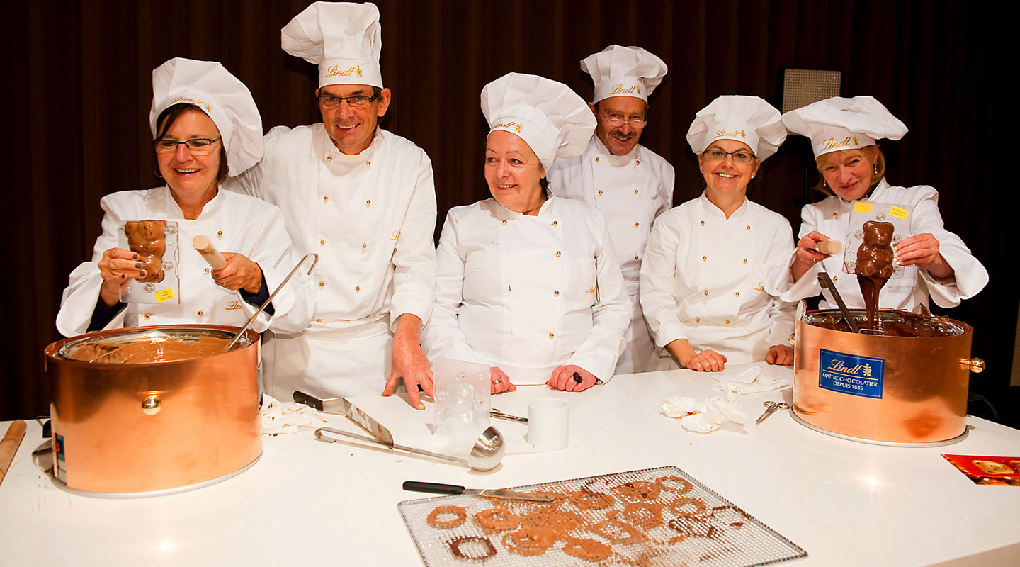 Shaping chocolate