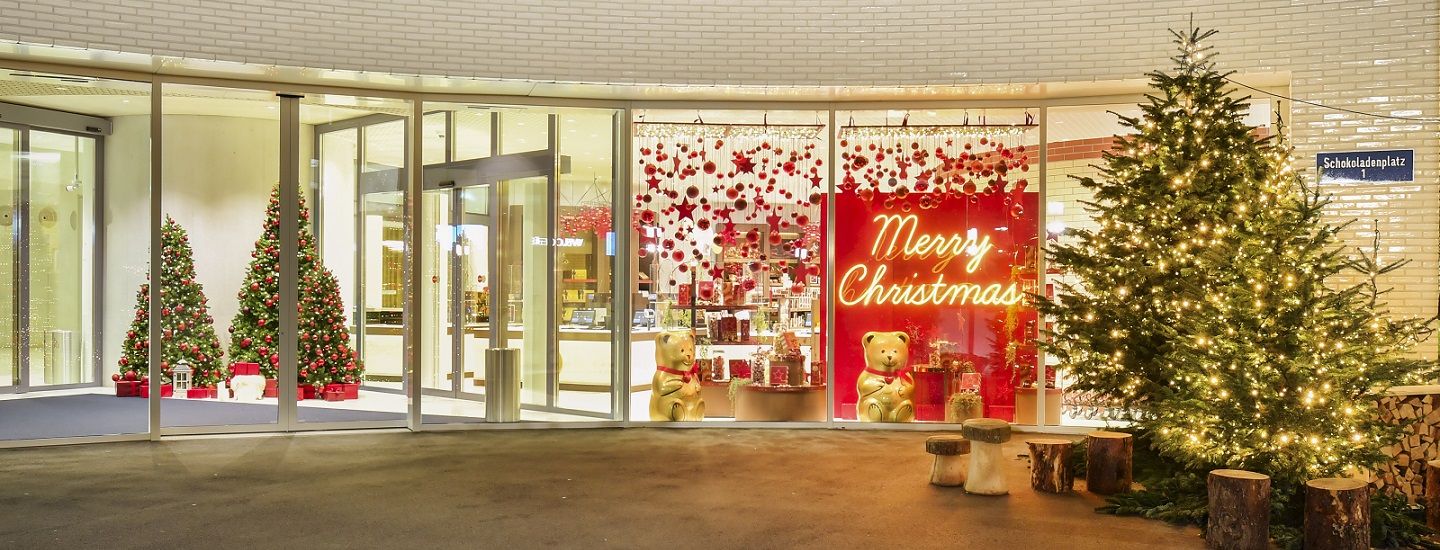HoC_Panorama_X-Mas_Aussenansicht_Beleuchtung_Schaufenster_1440x550 Weihnachts-Schaufenste